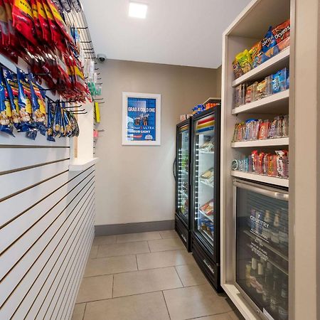 Country Inn & Suites By Radisson, Wichita East, Ks Extérieur photo