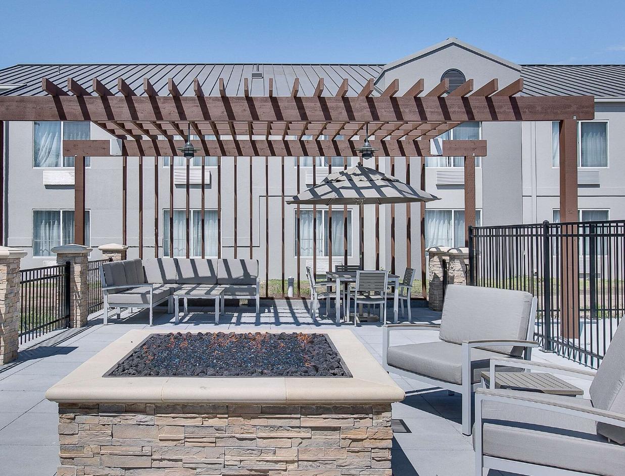 Country Inn & Suites By Radisson, Wichita East, Ks Extérieur photo