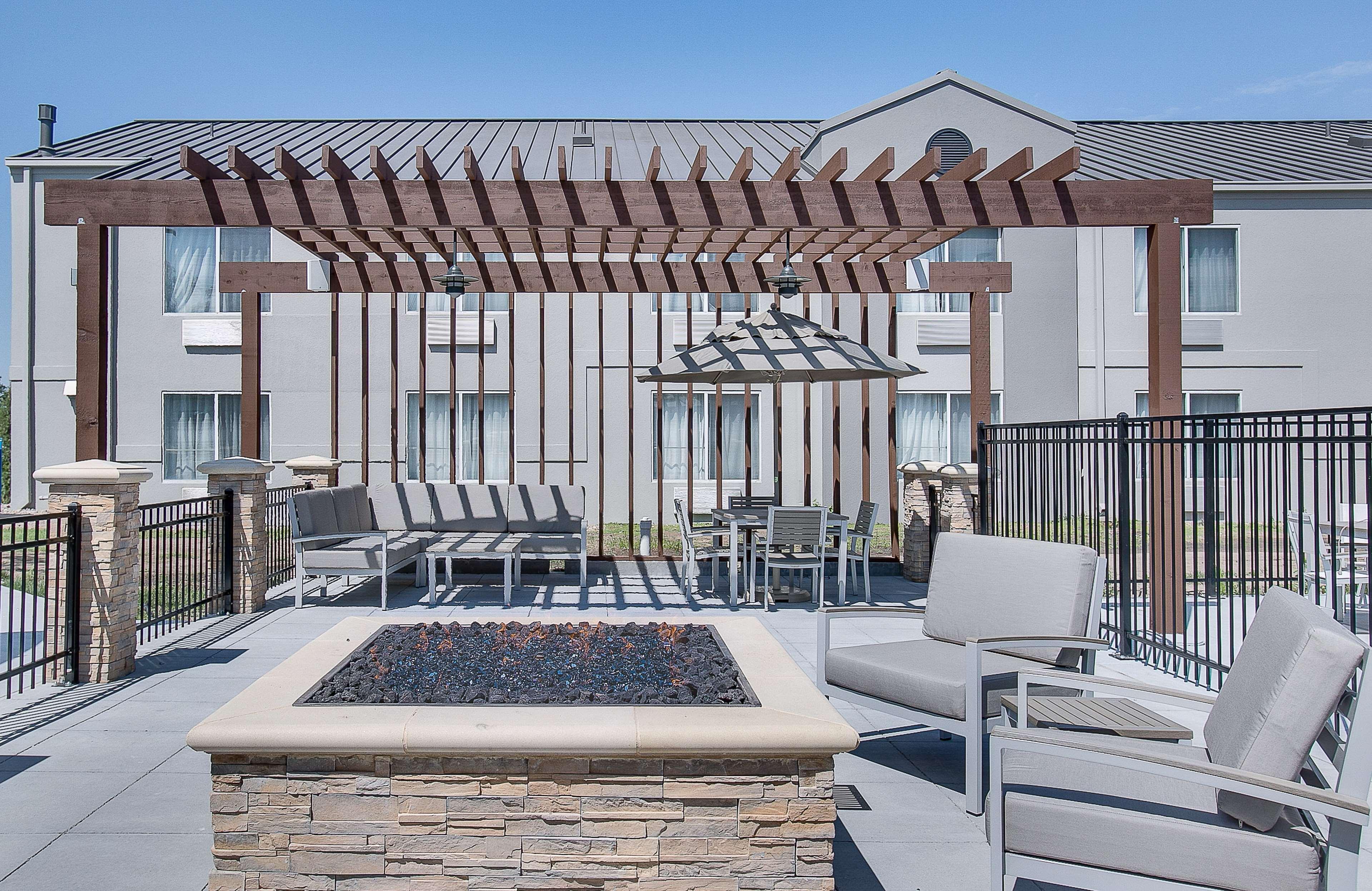 Country Inn & Suites By Radisson, Wichita East, Ks Extérieur photo