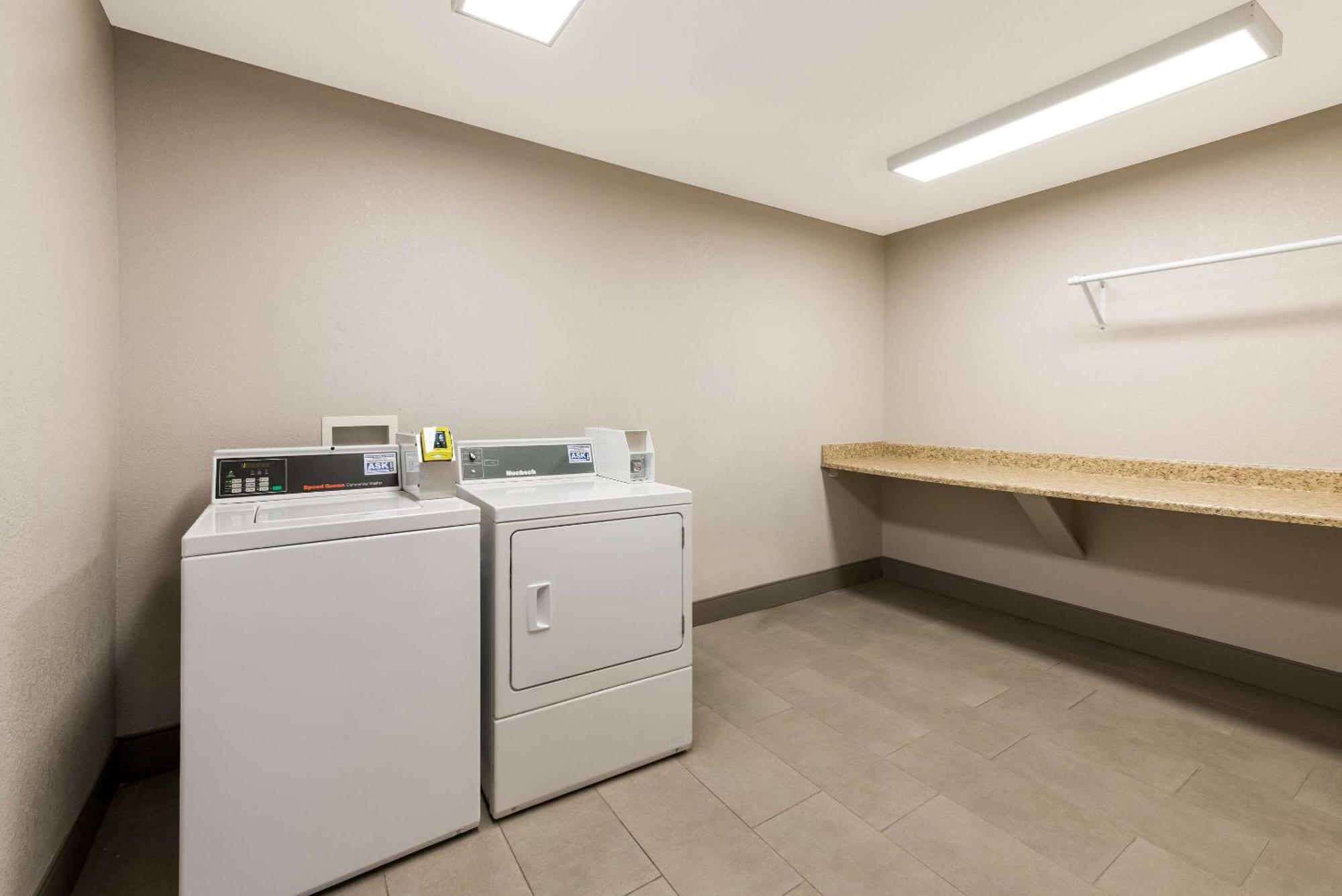 Country Inn & Suites By Radisson, Wichita East, Ks Extérieur photo
