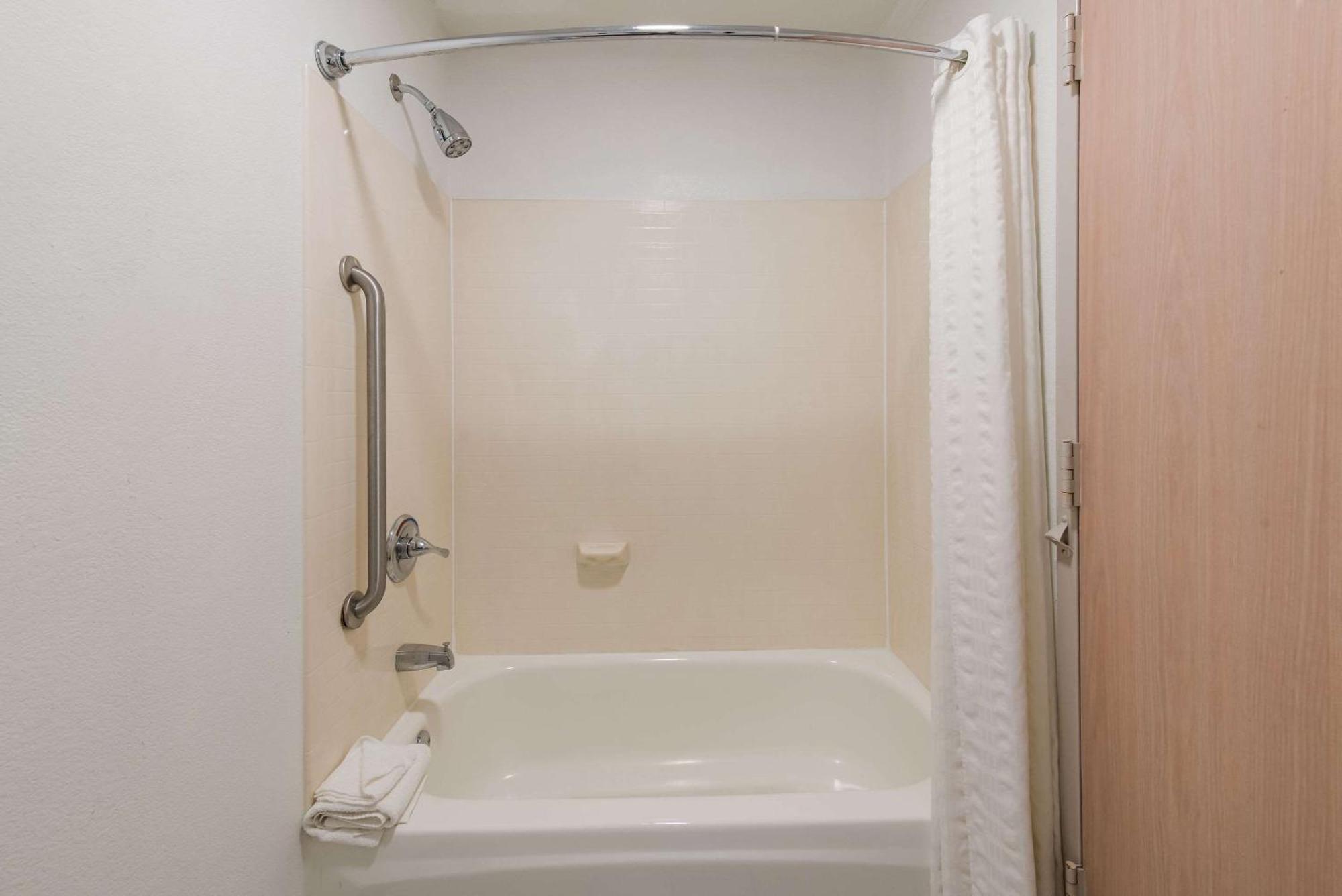 Country Inn & Suites By Radisson, Wichita East, Ks Extérieur photo