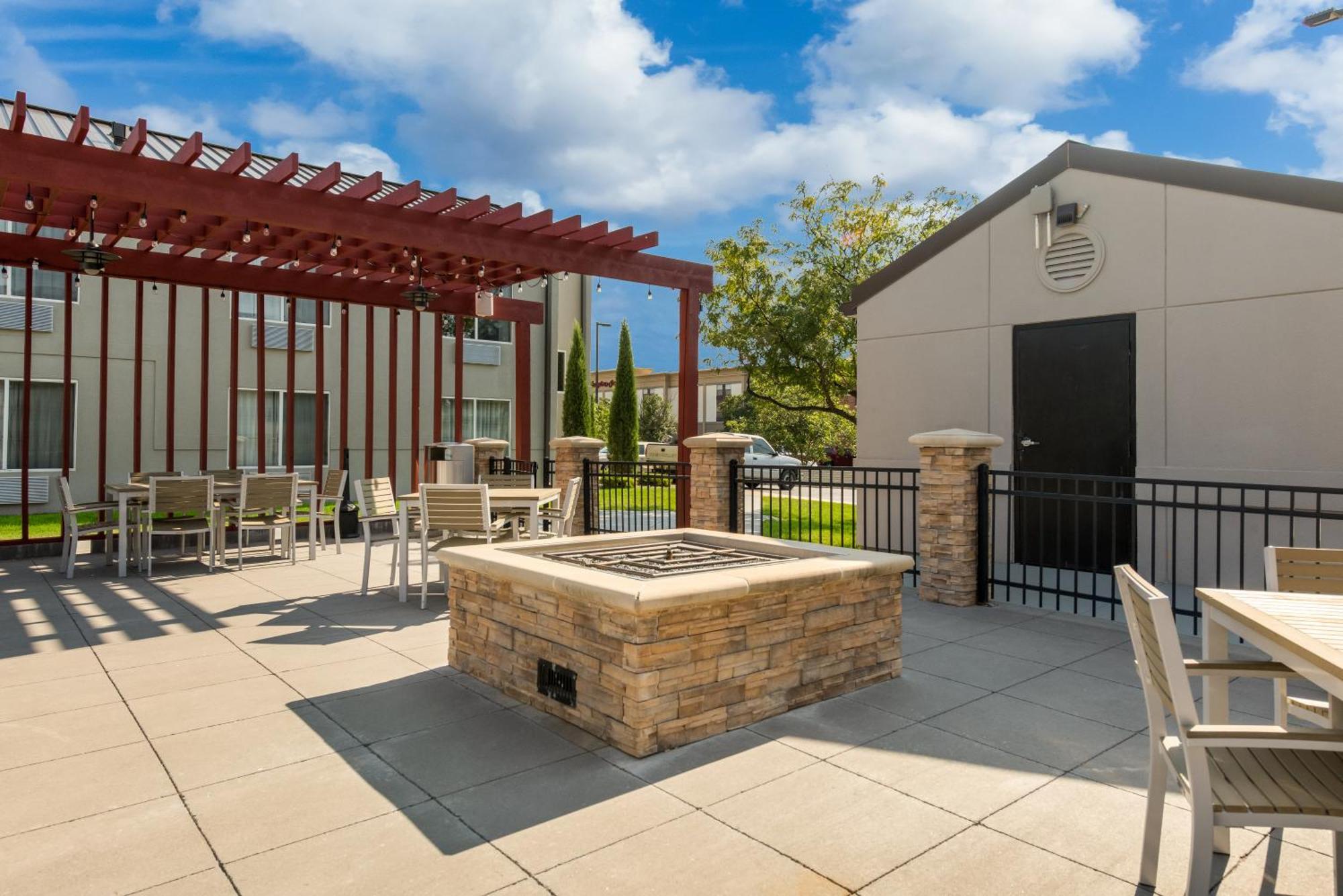 Country Inn & Suites By Radisson, Wichita East, Ks Extérieur photo