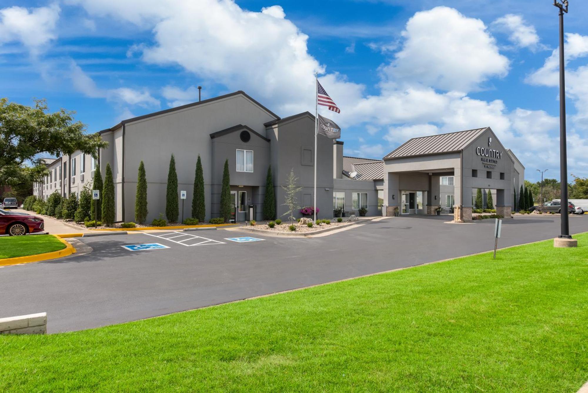Country Inn & Suites By Radisson, Wichita East, Ks Extérieur photo