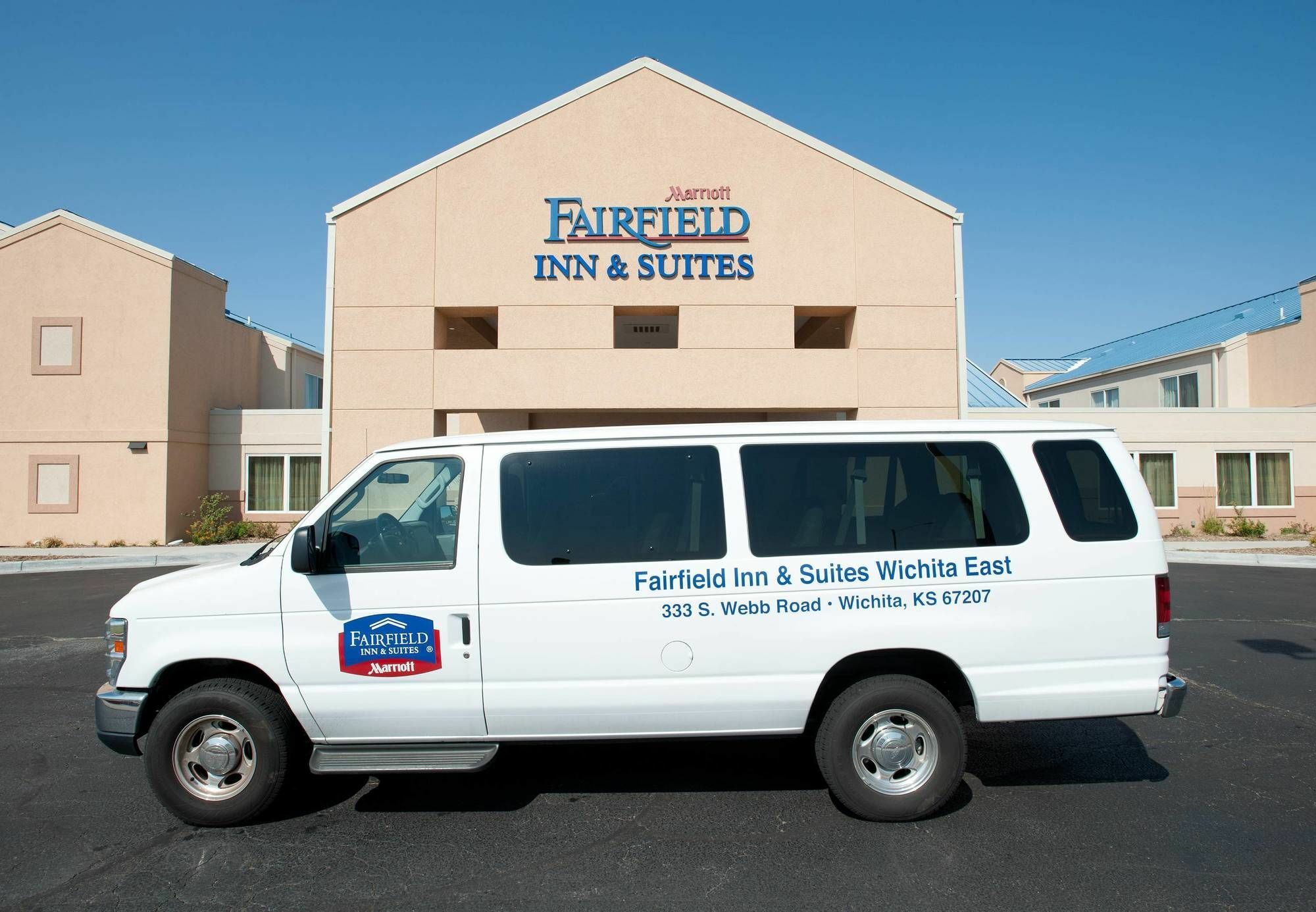 Country Inn & Suites By Radisson, Wichita East, Ks Extérieur photo